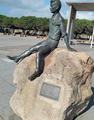 Photo de Escultura Homenaje a los Niños de la Guerra