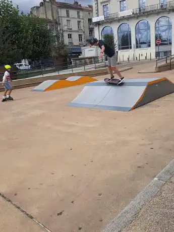 Photo de Skatepark Francheville