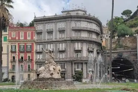 Photo de Piazza Sannazaro