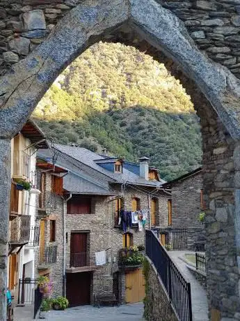 Escalo. Puerta y arco Sur-Oeste