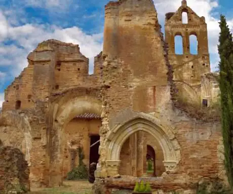 Photo de Ruinas del Monasterio de Santa Maria de Trianos
