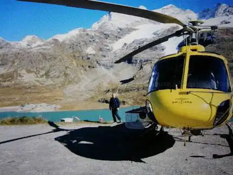 Chemin de fer rhétique dans les paysages de l'Albula et de la Bernina