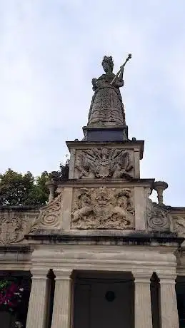 Queen Anne's Walk