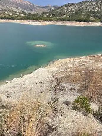 Photo de Pantano de Amadorio