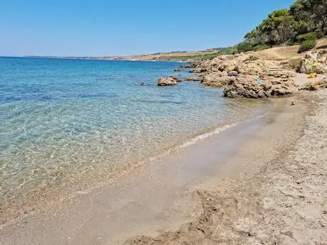 Photo de Spiaggia punta Marinella