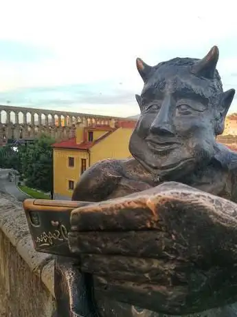 Photo de Diablillo haciendose un selfie