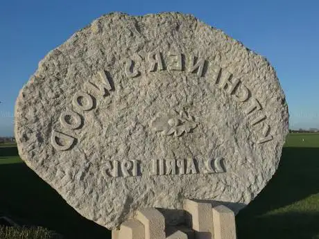 Photo de Kitcheners Wood 1915 Memorial
