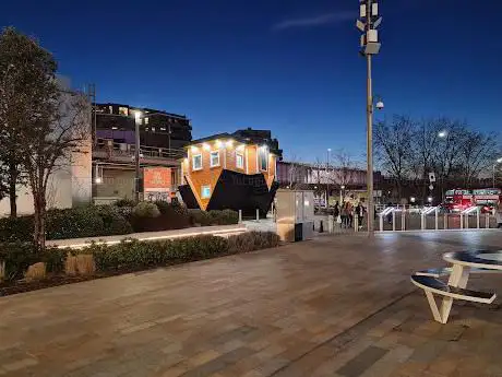 Photo de Upside Down House - Westfield White City