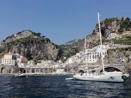 Photo de Amalfi on Boat Charter - Tours e noleggio barche - Boat rental Salerno