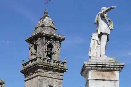 Monumento a GarcÃa Naveira Hermanos
