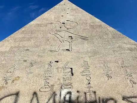 Photo de Pirámide Iluminati