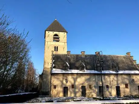 La tour romane et le Kluis (Neder-Over-Heembeek)