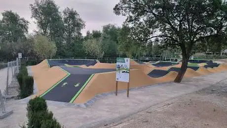 Photo de PUMPTRACK PARK PREMIUM CADRETE
