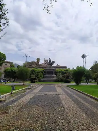 Photo de Piazza Roma