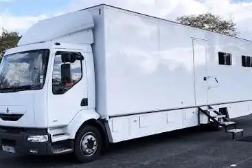 AUX PREMIERES LOGES - Location de loges mobiles