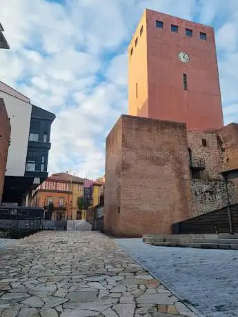 Photo de Tour de l'horloge de Gijón