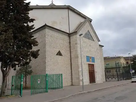 Photo de Parish Church of St. John Baptist