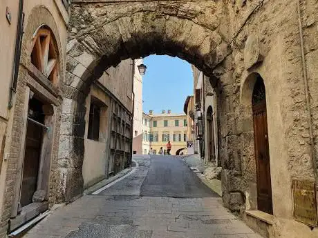 Photo de Arco di Monterone