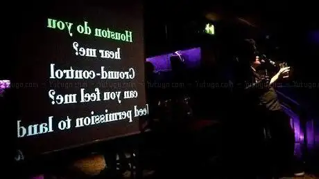Photo de Charlie's Karaoke Bar