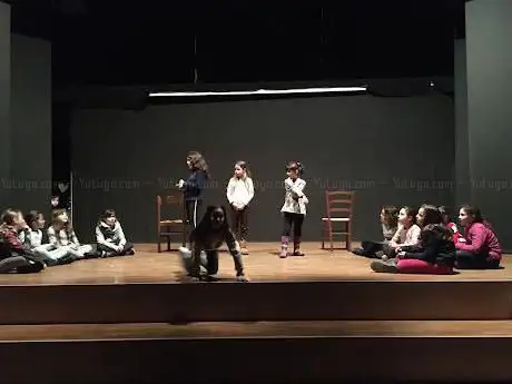 Larricciaspiccia - laboratorio teatrale per bambini ragazzi e adulti