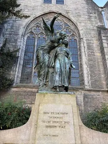 Statue Gabrielle Petit
