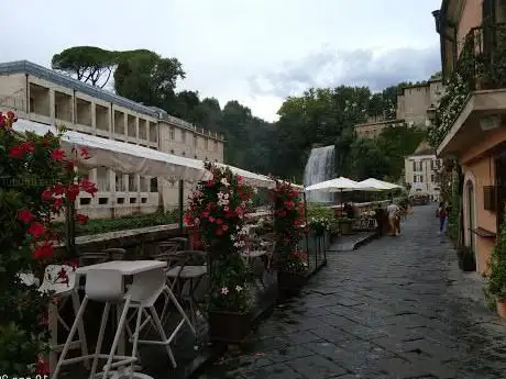 LA CASCATA INFOPOINT AND TYPICAL ITALIAN FOOD
