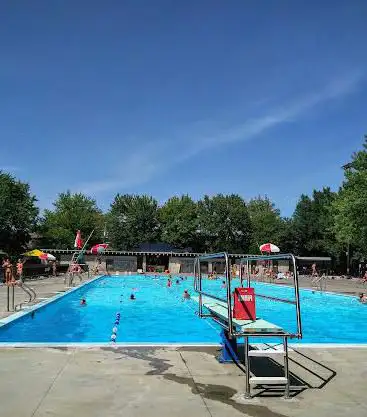 Parc Sir-Wilfrid-Laurier swimming pool
