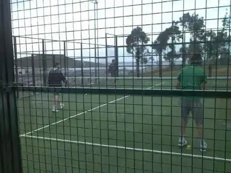 Photo de PISTAS MUNICIPALES DE PADEL DA VEIGA- SAN CIPRIÃN