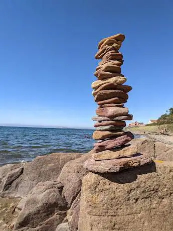 Photo de Stone stacking point/Lundin Links Wild Swimming nook