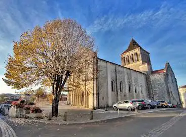 Photo de Église Saint-Denis ou Saint-Denys de Montmoreau-Saint-Cybard