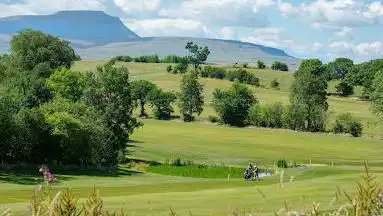 Photo de Bentham Golf Course