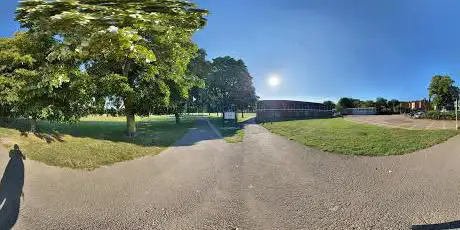Photo de Riverside Park Cricket Pitch