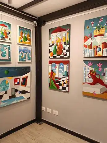 Art N' Roses Gallery
