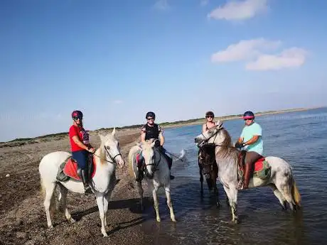 Photo de Vacaciones a Caballo