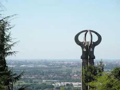Il monumento di Giuseppe Riccardo Lanza