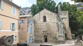 Photo de Église Saint-Véran de Fontaine-de-Vaucluse