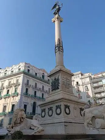 Photo de Piazza dei Martiri