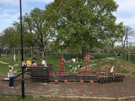 Photo de Hilly Fields Playground