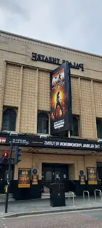 Photo de LOL Comedy Club at The Palace Theatre