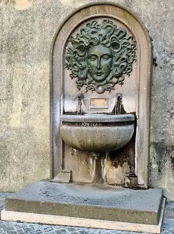 Photo de Fountain of the Gorgon