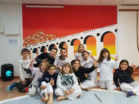 Photo de Centro Cultural Capoeira Vem Camará - Casa do Brasil