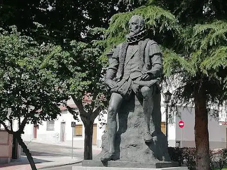 Photo de Monumento a Miguel de Cervantes
