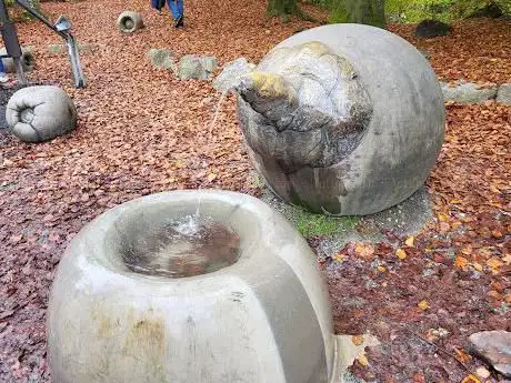 Middle drinking water fountain