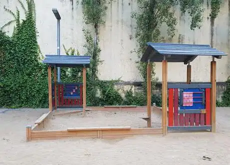 Photo de Àrea de jocs infantil