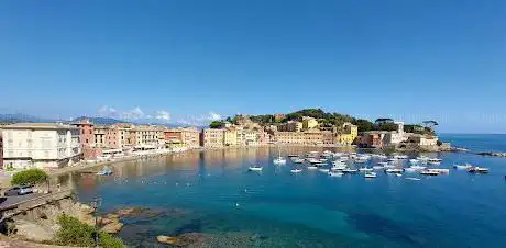 Photo de Spiaggia Baia del Silenzio