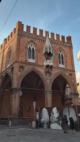 Photo de Torri della Mercanzia