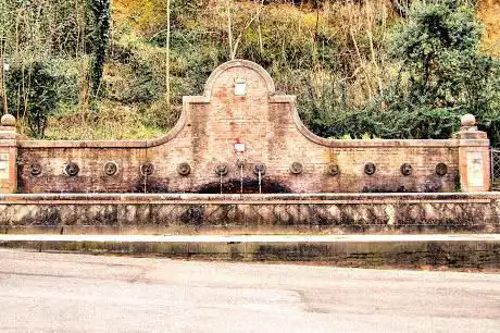 Photo de Fontana dei 13 canali