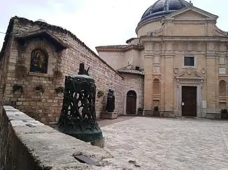 Photo de Statue dei genitori di San Francesco