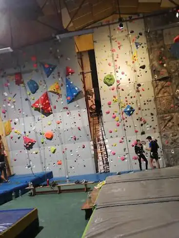 Photo de Grimper en Agglomération Lavalloise - Club d'escalade de Laval en Mayenne (53)
