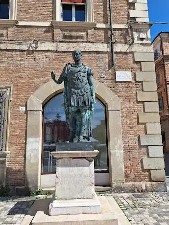 Statua di Giulio Cesare